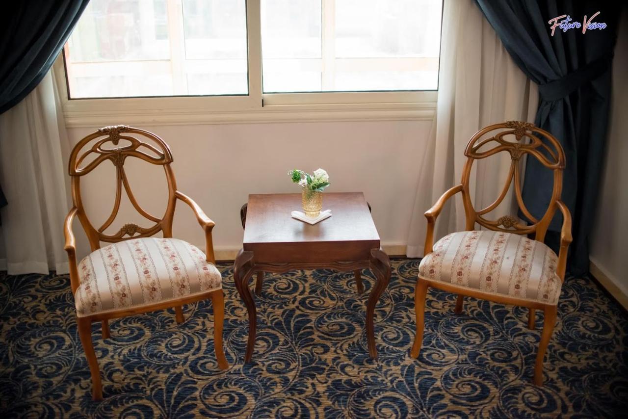 Rehana Plaza Hotel Cairo Exterior foto A pair of armchairs